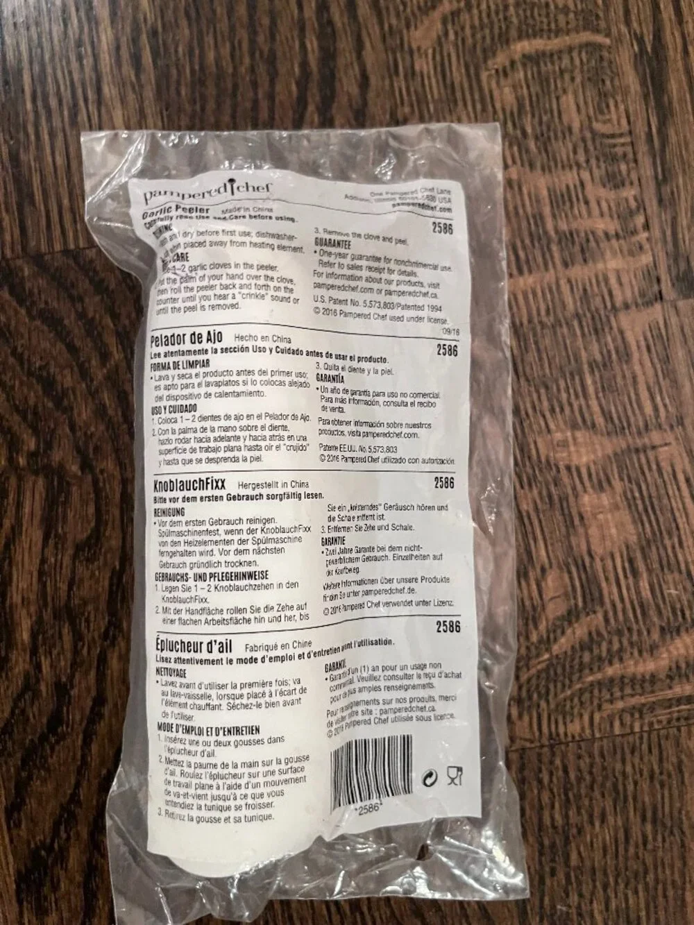 New Pampered Chef Garlic Peeler #2586 - In Original Packaging